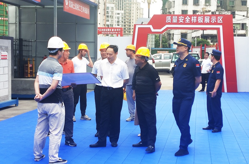 1624344332226204.jpg 南昌市西湖區(qū)常務副區(qū)長鄧云生到桃花安置房項目檢查指導安全生產(chǎn)工作8001.jpg