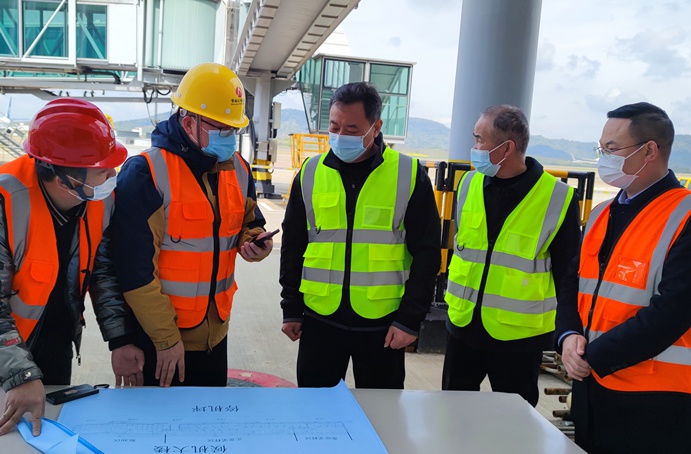 1648797702549165.jpg 南昌市政建設(shè)徐旭前往昌北機場國際航班旅檢方艙建設(shè)項目檢查慰問6911.jpg