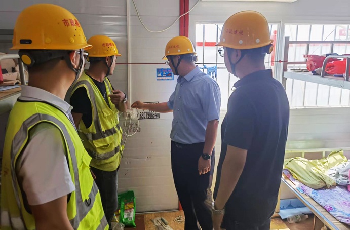 南昌市政建設(shè)集團(tuán)領(lǐng)導(dǎo)深入一線進(jìn)行消防安全專項檢查 南昌市政建設(shè)集團(tuán)領(lǐng)導(dǎo)深入一線進(jìn)行消防安全專項檢查