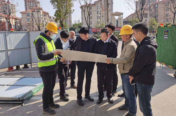 青山湖區(qū)委副書(shū)記、區(qū)長(zhǎng)楊育星深入利民路項(xiàng)目調(diào)研
