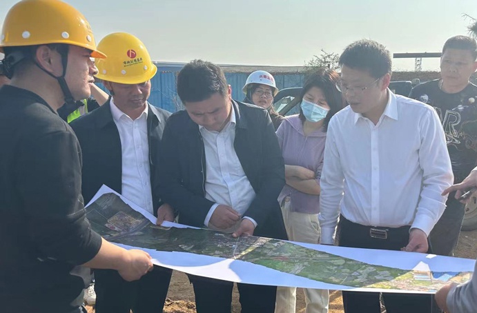 市政公用集團(tuán)劉順保到朱橋東路項(xiàng)目、昌東三路項(xiàng)目、秦坊安置房項(xiàng)目調(diào)研