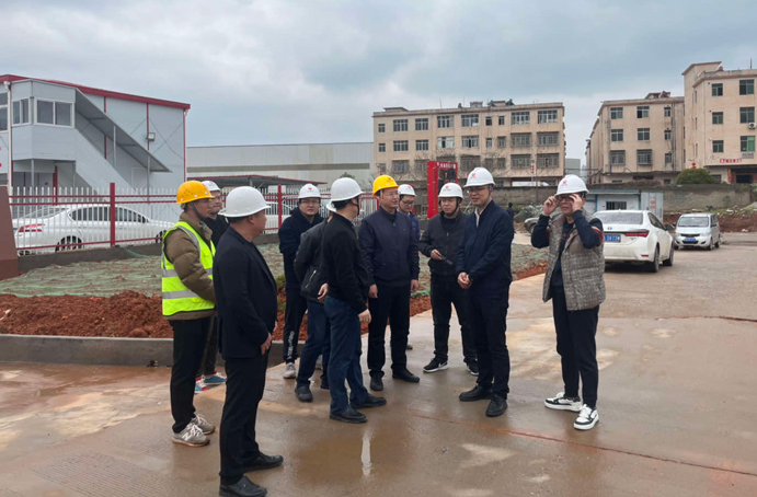 市政公用集團副總經(jīng)理楊閑冬到新建區(qū)職業(yè)技術(shù)學(xué)校新校區(qū)建設(shè)項目調(diào)研 市政公用集團副總經(jīng)理楊閑冬到新建區(qū)職業(yè)技術(shù)學(xué)校新校區(qū)建設(shè)項目調(diào)研