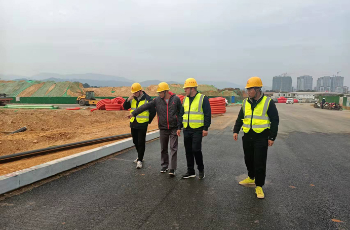 五一勞動獎章獲得者項目黨支部書記、副總工程師周天奇