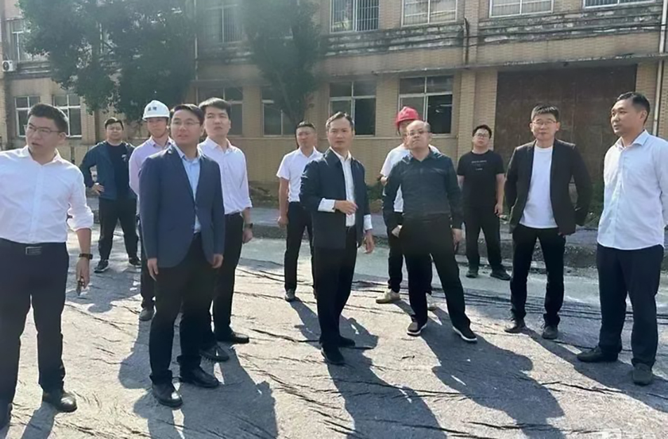 青山湖區(qū)區(qū)長(zhǎng)楊育星到青山湖區(qū)九條路項(xiàng)目調(diào)研