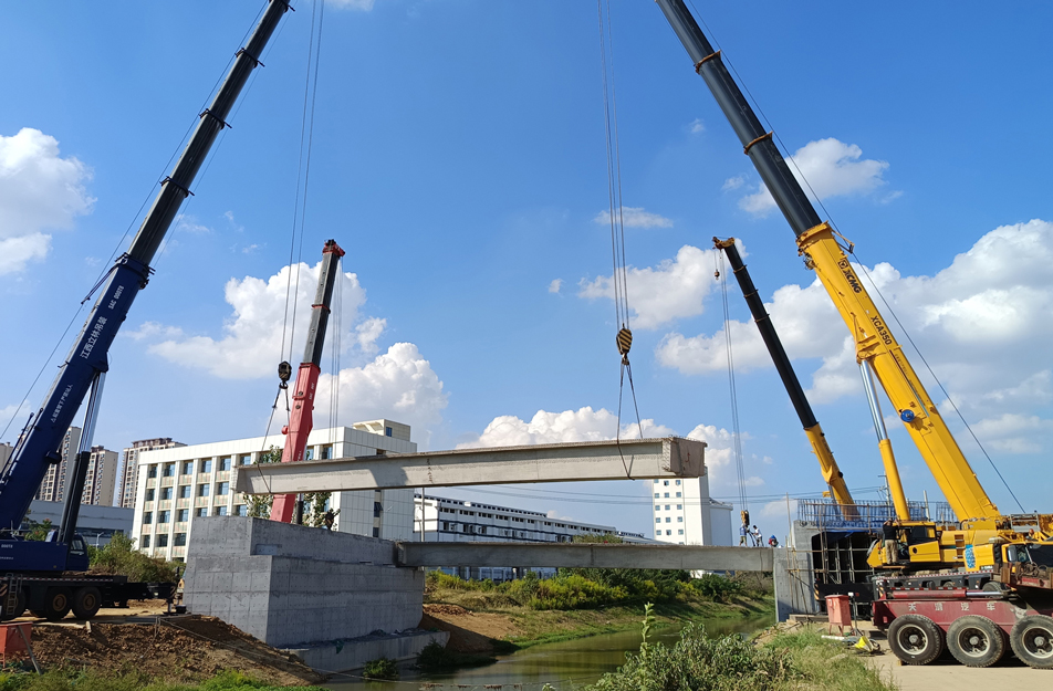 深南互通立交項(xiàng)目完成跨渠橋關(guān)鍵梁體吊裝 6片大型箱梁精準(zhǔn)安裝 深南互通立交項(xiàng)目完成跨渠橋關(guān)鍵梁體吊裝 6片大型箱梁精準(zhǔn)安裝
