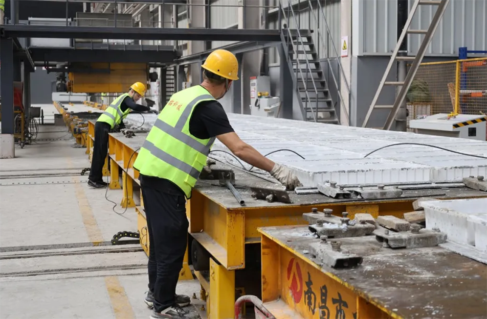 2025年政府開放周活動(dòng)走進(jìn)市政綠色產(chǎn)業(yè)園 市民零距離探訪裝配式建筑